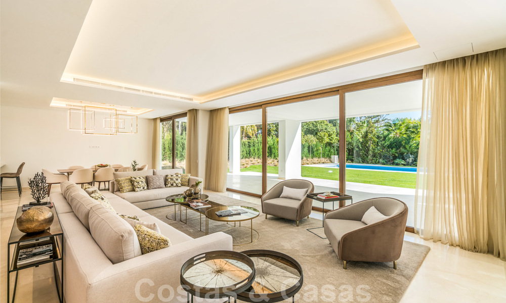 Move in ready, modern beachside villa for sale in the prestigious Guadalmina Baja in Marbella 26074