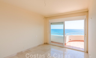 Penthouse apartment for sale, first line beach with panoramic sea view in Estepona 26193 