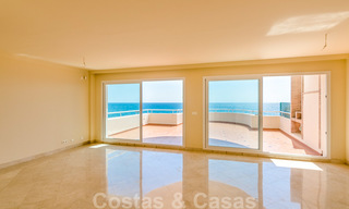 Penthouse apartment for sale, first line beach with panoramic sea view in Estepona 26196 
