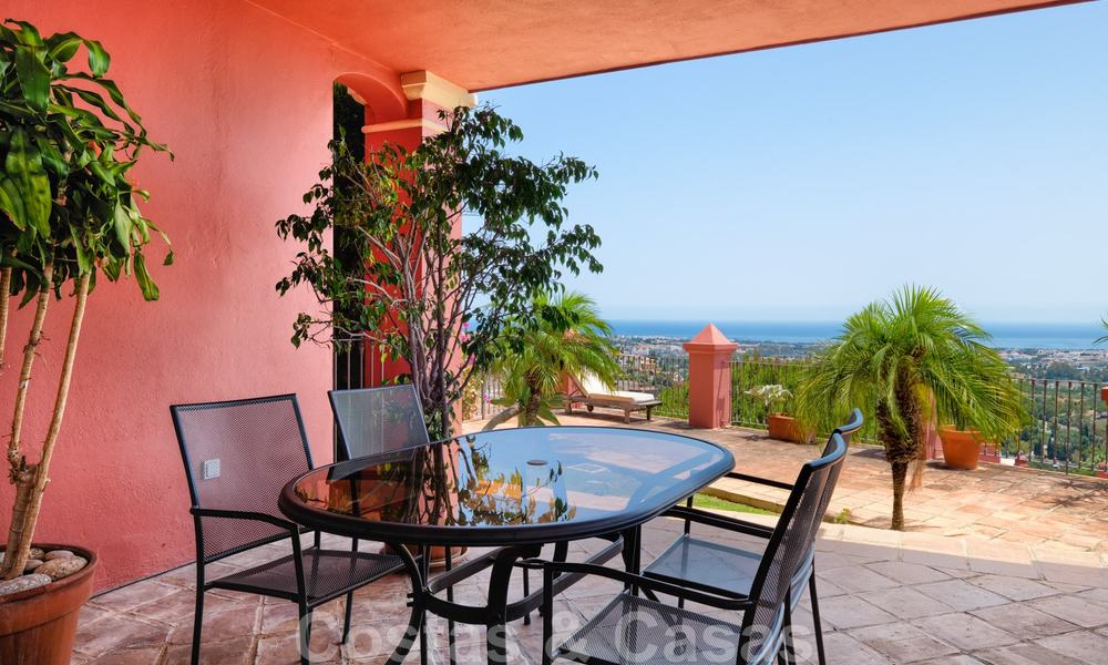 Spacious apartment with a large terrace and private garden with panoramic views of the coast and the sea in Benahavis - Marbella 27116