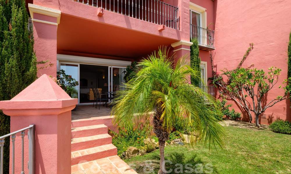 Spacious apartment with a large terrace and private garden with panoramic views of the coast and the sea in Benahavis - Marbella 27120