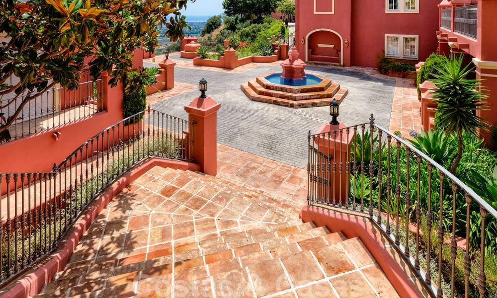 Spacious apartment with a large terrace and private garden with panoramic views of the coast and the sea in Benahavis - Marbella 27124