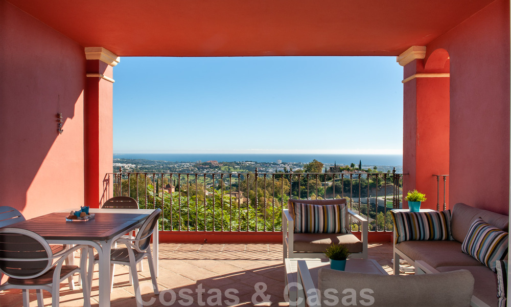 Ready to move into, spacious apartment with panoramic views of the coast and the Mediterranean Sea in Benahavis - Marbella 31021