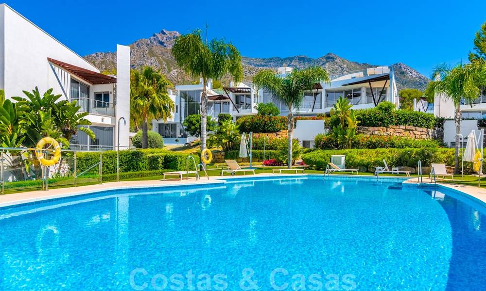 Modern luxury corner house with sea view for sale in the exclusive Sierra Blanca, Marbella 27159