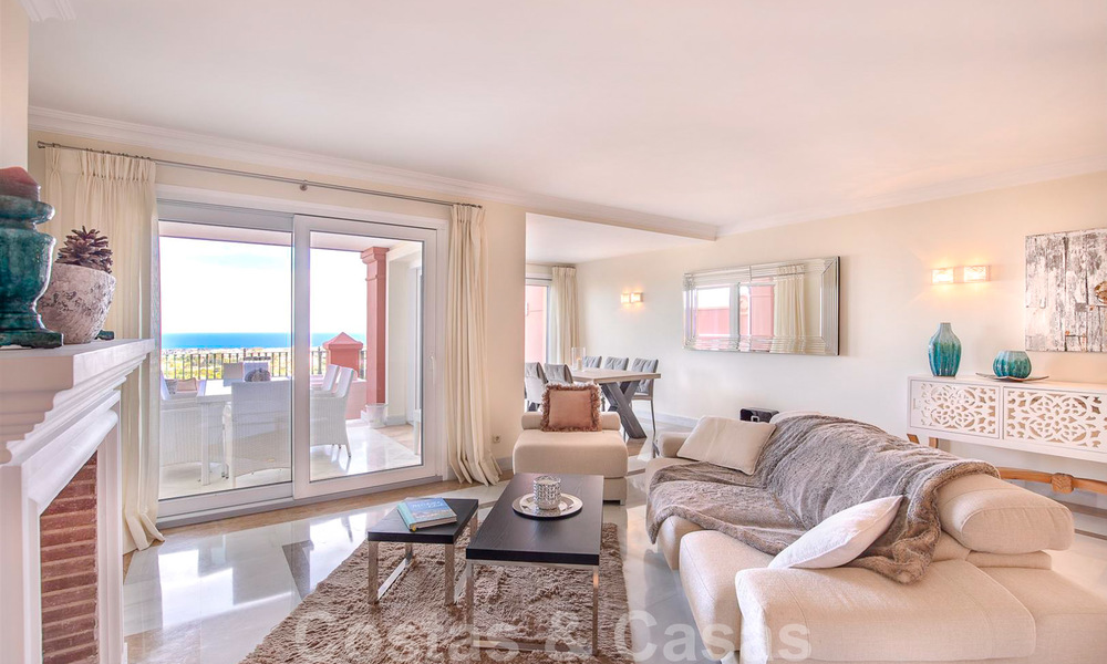 Luxury penthouse apartment with panoramic views over the entire coast for sale, close to amenities and golf, Benahavis - Marbella 27518