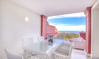 Luxury penthouse apartment with panoramic views over the entire coast for sale, close to amenities and golf, Benahavis - Marbella 27522 