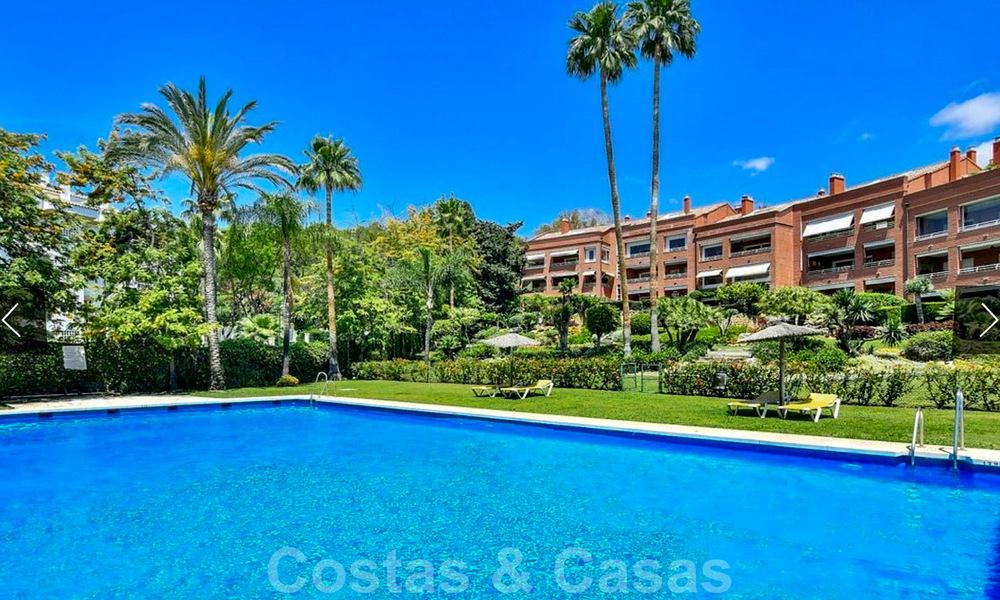 5-bedroom penthouse apartment for sale on the Golden Mile, short stroll to the beach and Marbella town 27664
