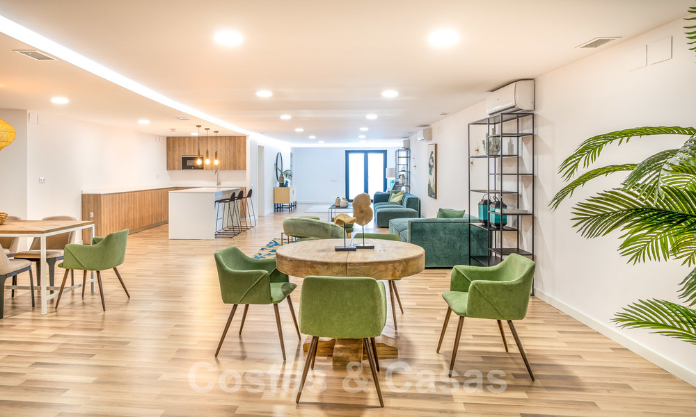 Ready to move in modern luxury front line beach villa for sale in an exclusive complex in Estepona, Costa del Sol 28233
