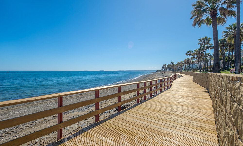 Spacious luxury corner apartment for sale in frontline beach complex within walking distance of Estepona centre 29664