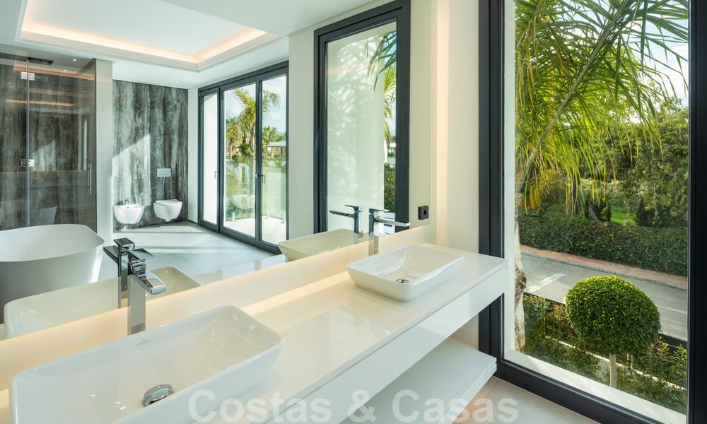 Spacious new modern beachside luxury villa for sale near the golf course in Marbella - Estepona 30171