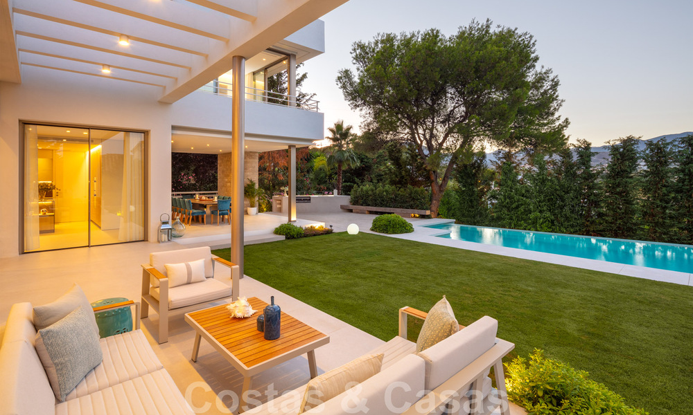 Elegant new built villa for sale with beautiful views of the La Concha mountain in Nueva Andalucia - Marbella 30076