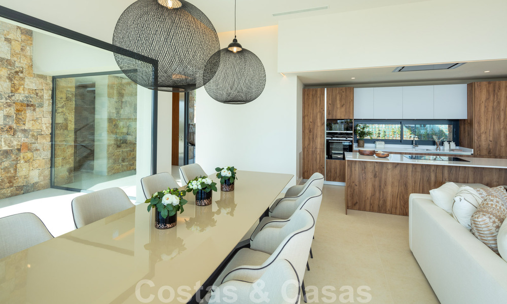 Last villa! Contemporary modern newly built villa with sea views for sale in Nueva Andalucia, Marbella 30346