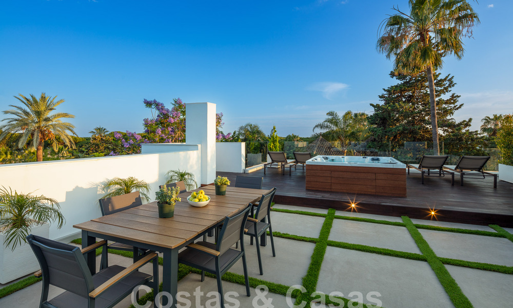 Top location, modern luxury villa for sale in a well-established beachside urbanisation on the Golden Mile in Marbella. Ready to move in. 57222
