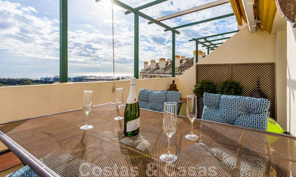 Renovated penthouse apartment for sale with sea views and within walking distance to all amenities and Puerto Banus in Nueva Andalucia, Marbella 31173