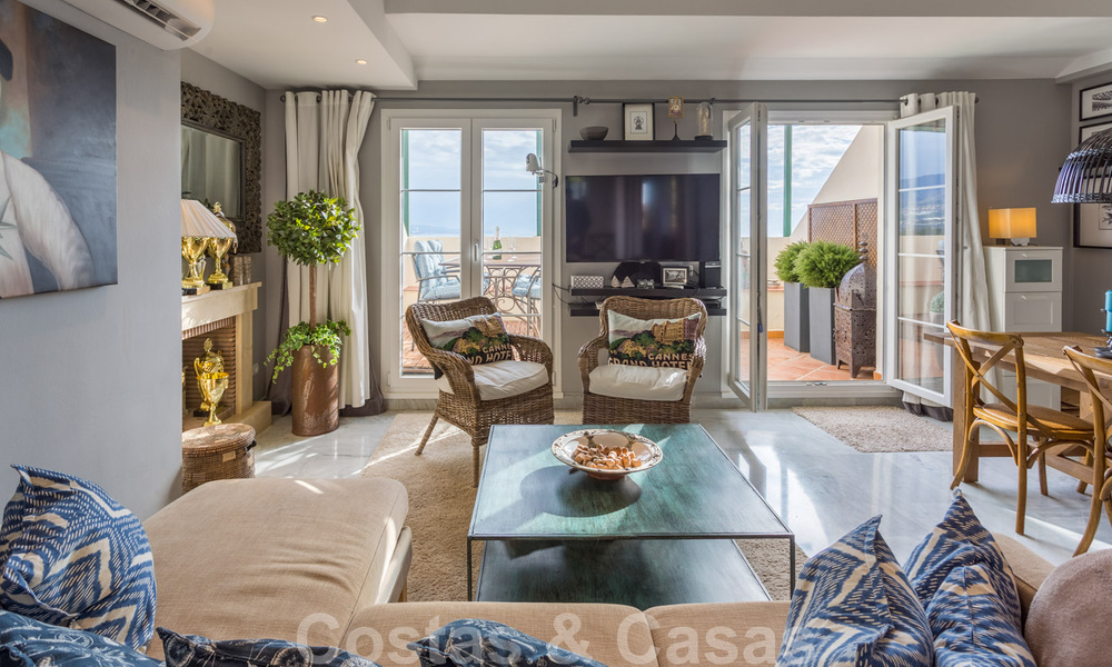 Renovated penthouse apartment for sale with sea views and within walking distance to all amenities and Puerto Banus in Nueva Andalucia, Marbella 31181
