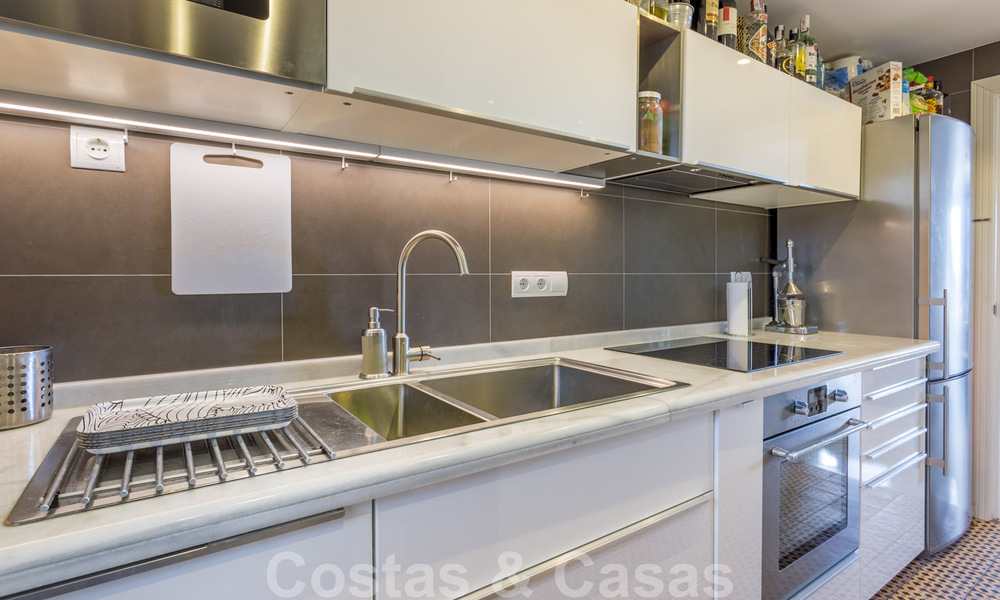 Renovated penthouse apartment for sale with sea views and within walking distance to all amenities and Puerto Banus in Nueva Andalucia, Marbella 31186