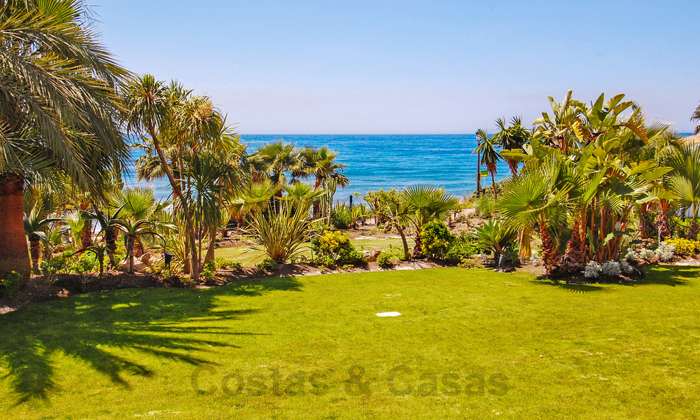 Exclusive apartment for sale with sea views in a frontline beach complex on the New Golden Mile, Marbella - Estepona 30938