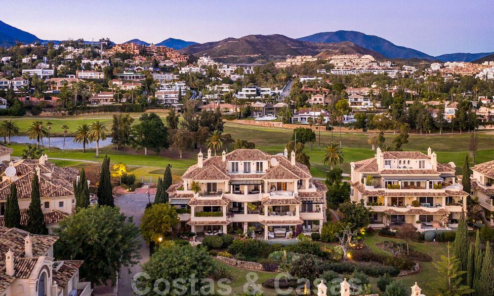 Spacious luxury penthouse with panoramic views for sale on a golf course in Nueva Andalucia, Marbella 32097