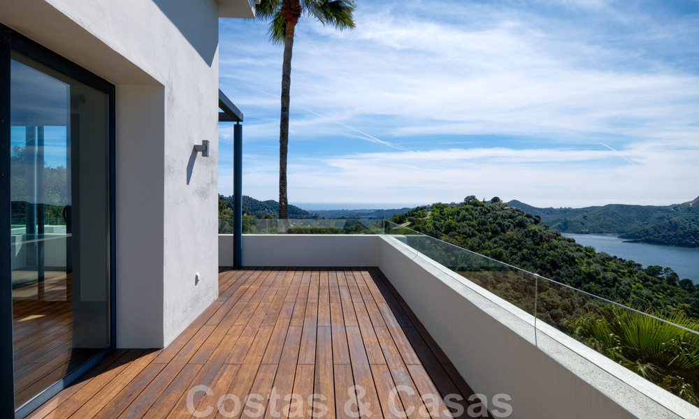 Contemporary villa for sale in the middle of nature with breath-taking views of the lake, the mountains and the sea near Marbella 33165