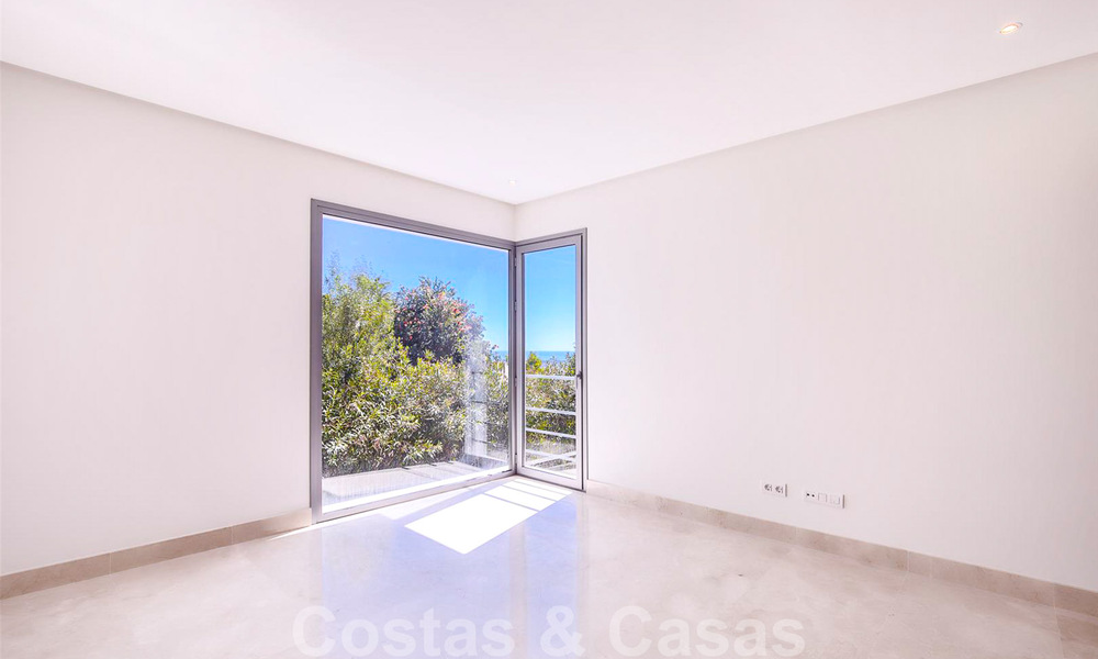 Ready to move in, new modern luxury villa for sale with sea views in Marbella - Benahavis in gated community 33570
