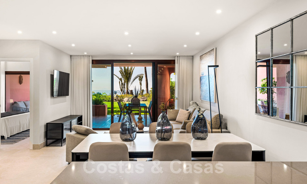 Frontline beach luxury flat for sale with open sea views in an exclusive complex between Marbella and Estepona 34225
