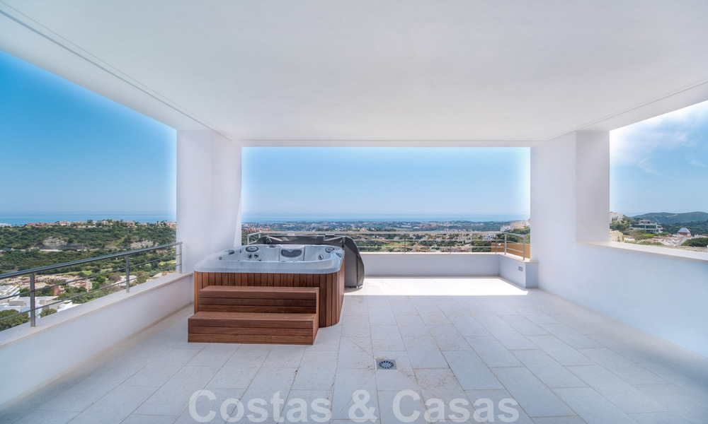 Exclusive and high-tech modern style villa with panoramic sea views for sale, in a prestigious urbanization in Benahavis - Marbella. Completed. 34381