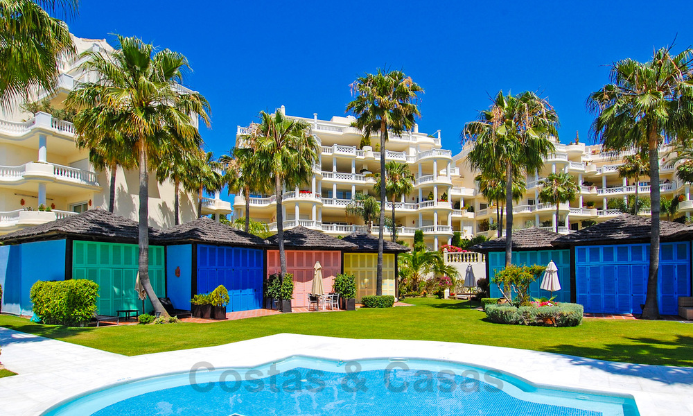 Exclusive apartment for sale with sea views in a frontline beach complex on the New Golden Mile, Marbella - Estepona 35578