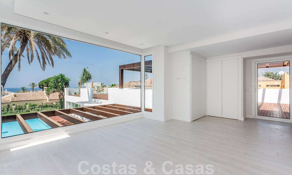 Modern beachside villa for sale in East Marbella with sea views, a stone's throw away from beautiful and cozy beaches 36483