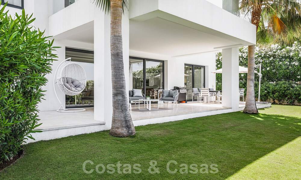 Modern luxury villa for sale in gated residential area in Nueva Andalucia, Marbella 39401