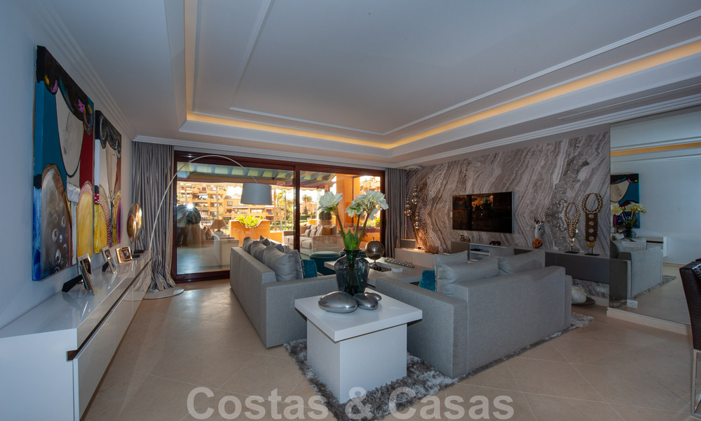 Spacious luxury apartment for sale with sea views, in a frontline beach complex on the New Golden Mile between Marbella and Estepona 40001