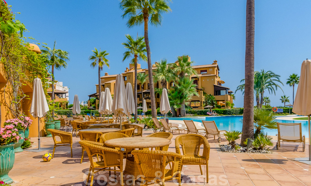 Spacious luxury apartment for sale with sea views, in a frontline beach complex on the New Golden Mile between Marbella and Estepona 40023