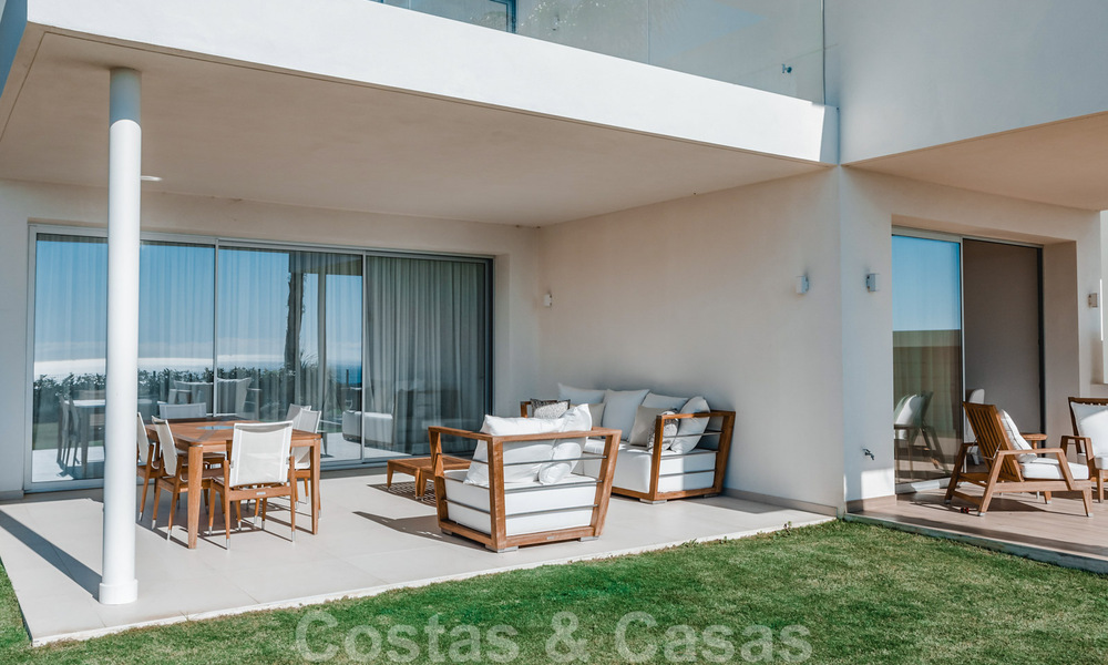 Ready to move in, modern - Andalusian new, luxury apartments for sale with sea views in a gated resort in Benahavis - Marbella 40253