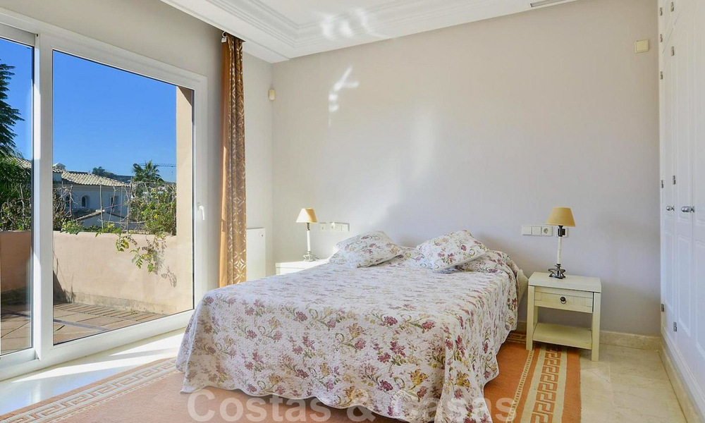Traditional, Mediterranean luxury villa for sale in the golf valley of Nueva Andalucia - Marbella 40302