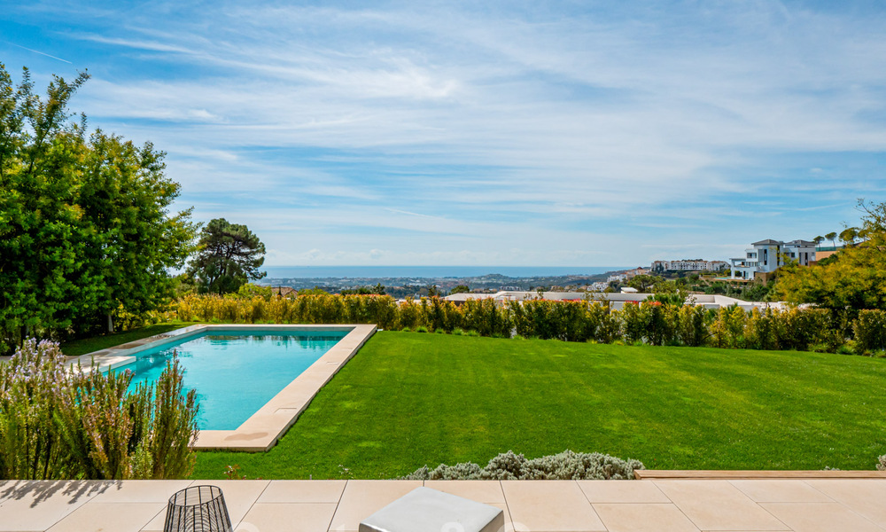 Hypermodern, architectural luxury villa for sale in exclusive urbanization in Marbella - Benahavis 40413
