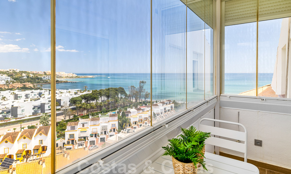 Fully renovated penthouse for sale, with panoramic sea views in a frontline beach complex in West Estepona 41065