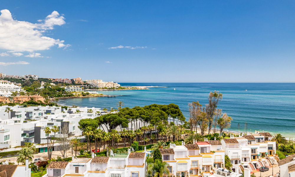 Fully renovated penthouse for sale, with panoramic sea views in a frontline beach complex in West Estepona 41092