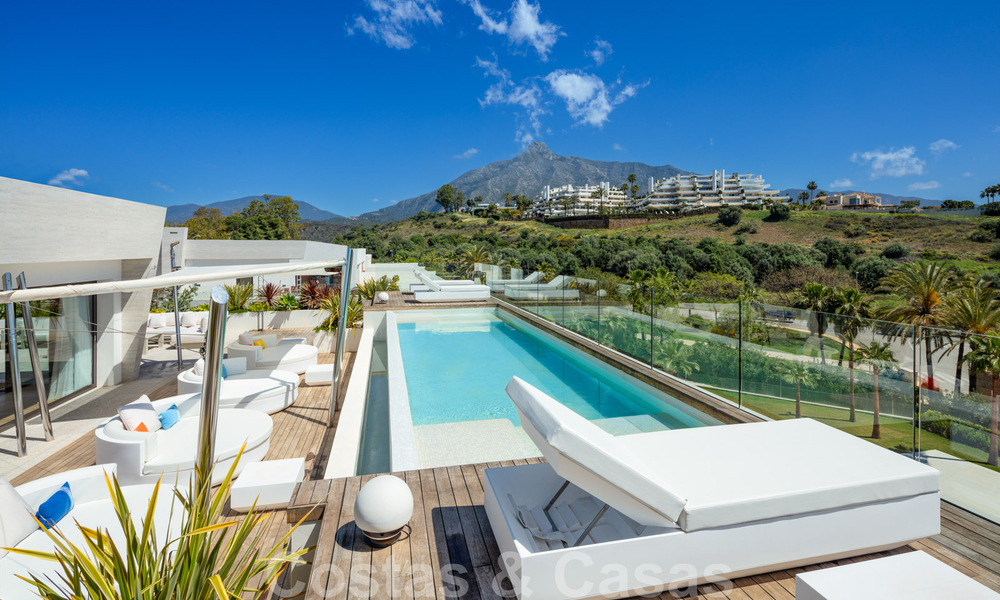 Luxurious, exclusive penthouse with huge roof terrace and private pool for sale in Marbella, Golden Mile 41108