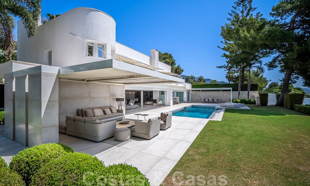 Magnificent villa for sale renovated in a luxurious, modern style, on the Golden Mile - Marbella 41694