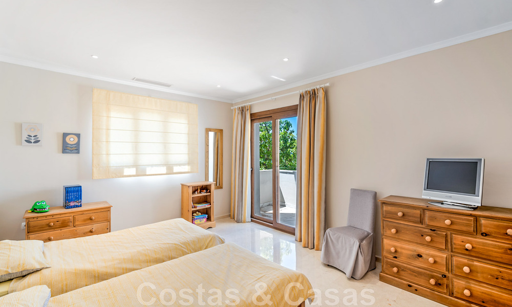 Luxury villa in a classical Mediterranean style for sale with sea views in Benahavis - Marbella 41993