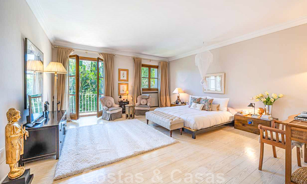 Romantic family villa in classical style for sale, in one of the most exclusive and gated residential areas on the Golden Mile of Marbella 43026