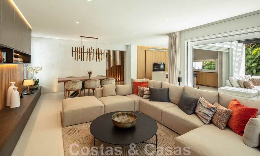 Charming, modern luxury villa for sale in a prestigious beachside community on the Golden Mile of Marbella 43278