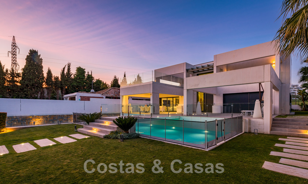 Modern villa for sale, situated on first line golf position with panoramic views of the green, extensive golf course in Marbella West 43909