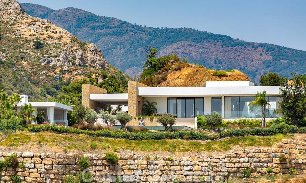 Phenomenal contemporary luxury villa for sale, directly next to the golf course with sea views in a gated golf resort in Marbella - Benahavis 43974