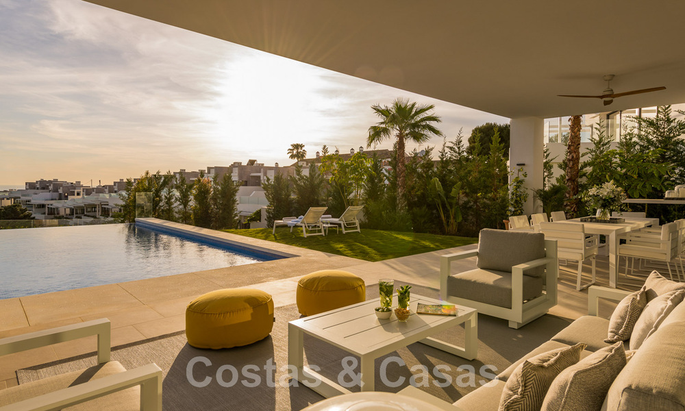 Turnkey, modern villa for sale, frontline golf with stunning sea views in East Marbella. Ready to move in 44990