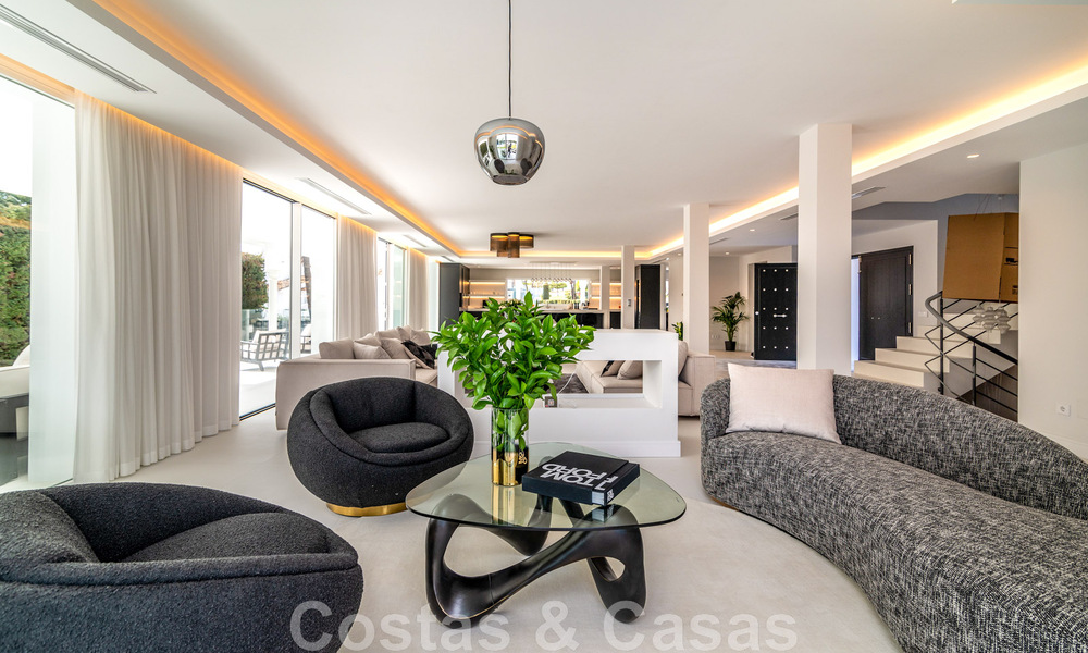 Unique luxury villa for sale in a modern, Andalusian architectural style, with sea views, within walking distance of Puerto Banus, Marbella 45869