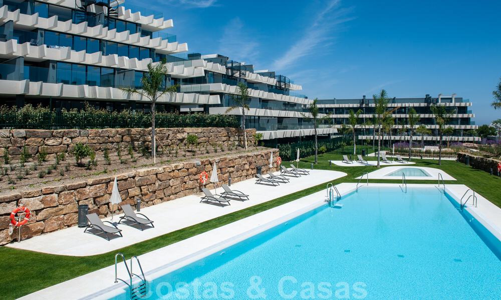 Move-in ready, modern 3-bedroom apartment for long term rent in a golf resort on the New Golden Mile, between Marbella and Estepona 45535