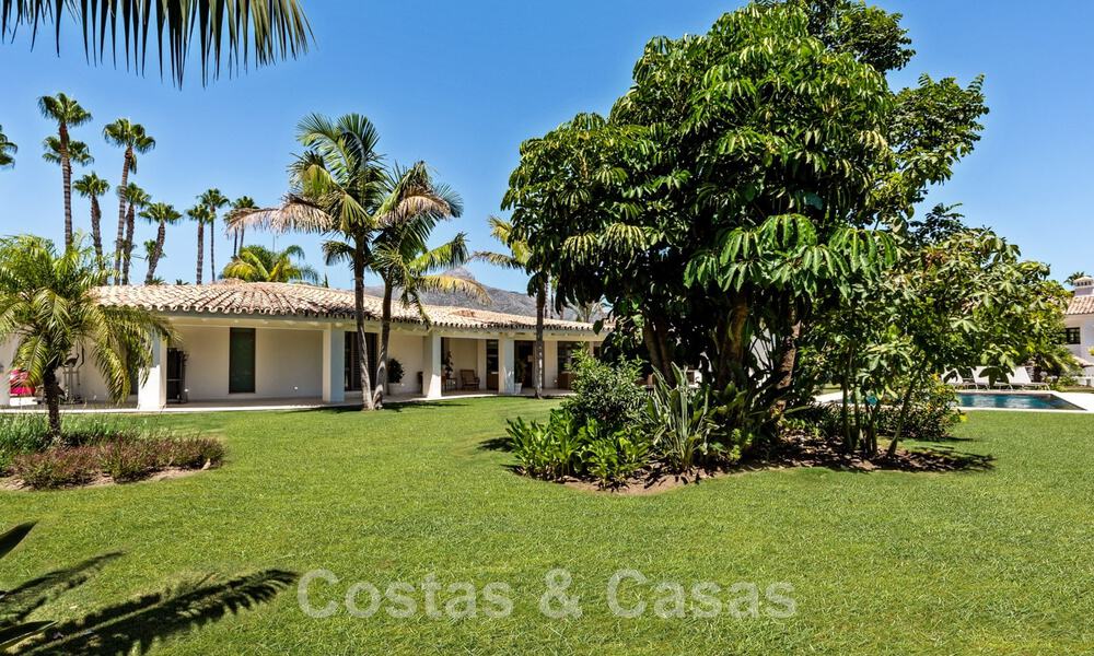 Traditional, Spanish luxury villa for sale, on second-line golf in prestigious residential area in Nueva Andalucia, Marbella 46501