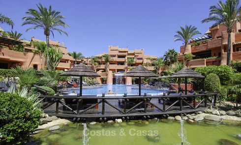 Refurbished luxury apartment for sale in an exclusive beach complex with permanent security, on the New Golden Mile between Marbella and Estepona 48645