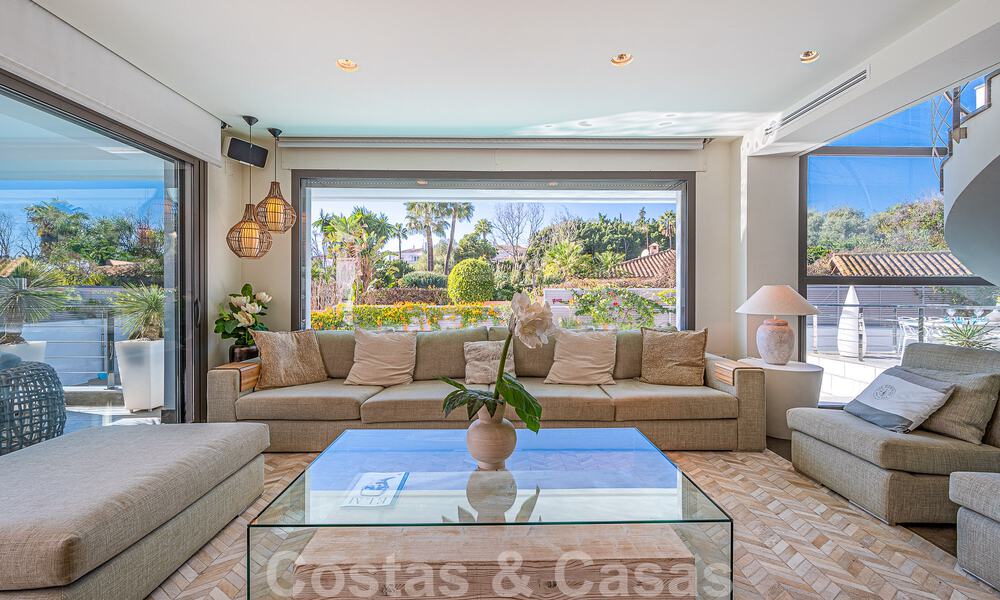 Luxury villa in contemporary architectural style for sale with sea views, located in a desirable residential area on Marbella's Golden Mile 50205