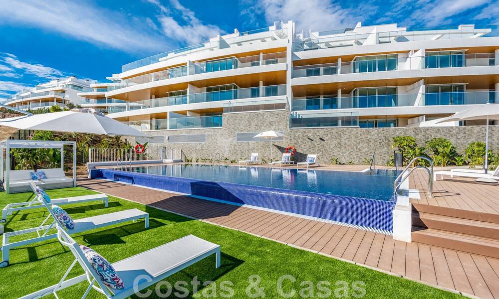 Move-in ready, spacious penthouse for sale with private pool and panoramic golf and sea views, adjacent to a golf club in Mijas, Costa del Sol 50487